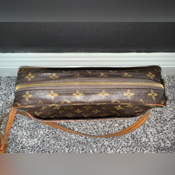 Louis Vuitton Vintage Monogram Trocadero 27 Crossbody Made in USA with COA - Picture 7 of 16